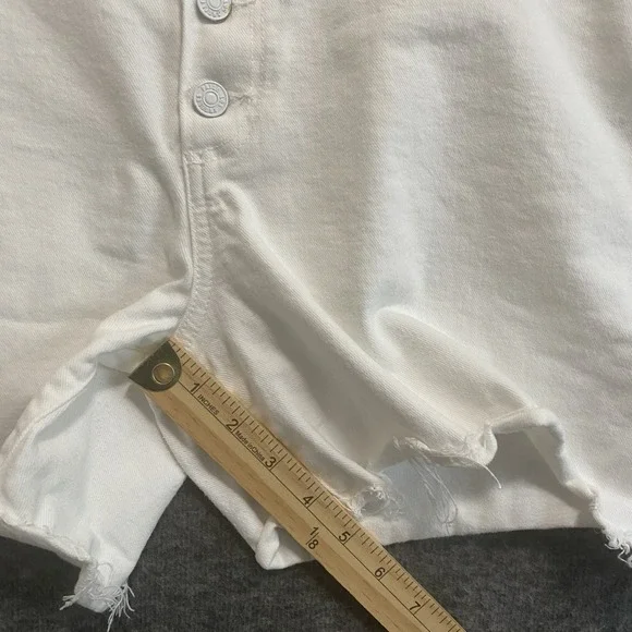 Paige Sarah Longline‎ Denim Shorts Womens 32 White Frayed Distressed Button Fly - Picture 8 of 9